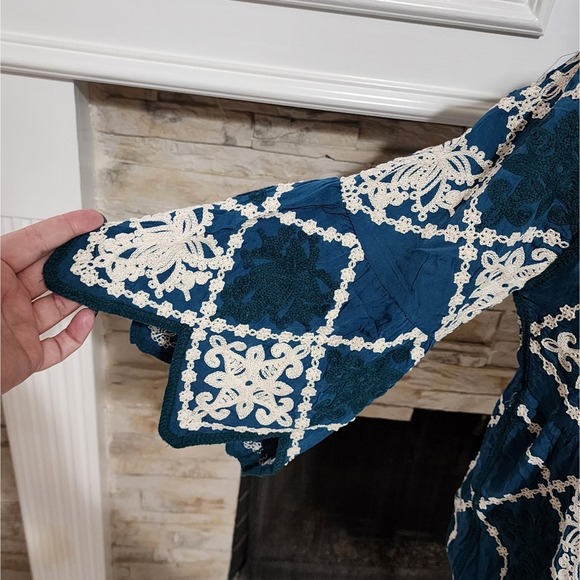 Anthropologie x Kindred‎ teal and white heavily embroidered triangle trim shirt - Picture 5 of 8